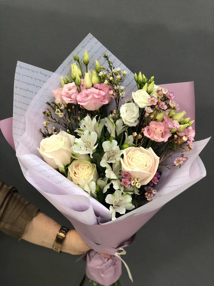 Букет цветов из: Альстромерии, Розы и Лизиантусы в Фаустово