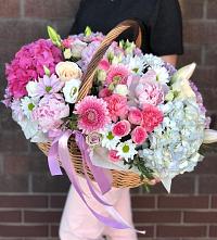Композиция солнечный день в Фаустово Цветочная композиция из Розы, Хризантемы, Пионы и Лизиантусы в корзине в Фаустово