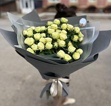 Букет Белые кустовые розы Солинеро в Фаустово
