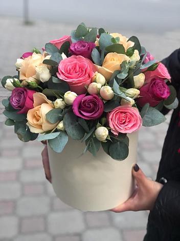 Цветочная композиция из Розы в шляпной коробке в Фаустово