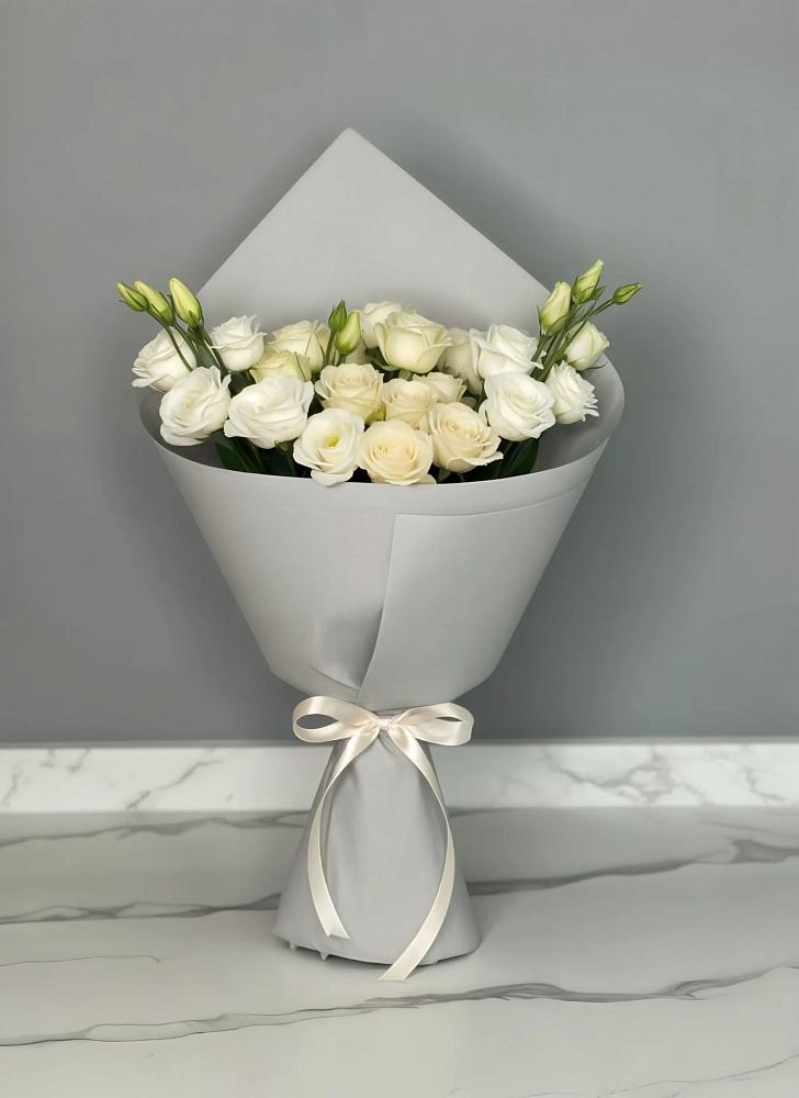 Букет цветов из: Розы и Лизиантусы в Фаустово