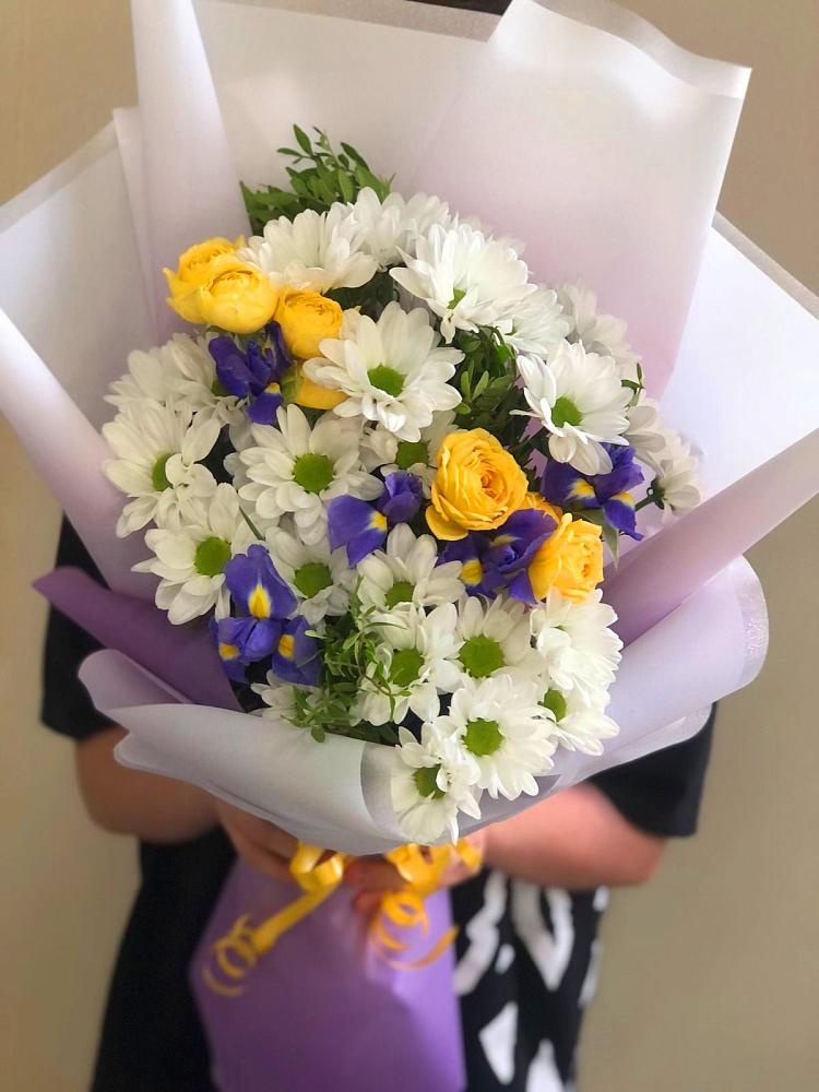 Букет цветов из: Ирисы, Хризантемы и Розы в Фаустово