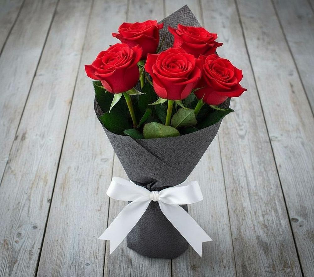 Букет 5 Красных роз Эдлесс Лав в Фаустово