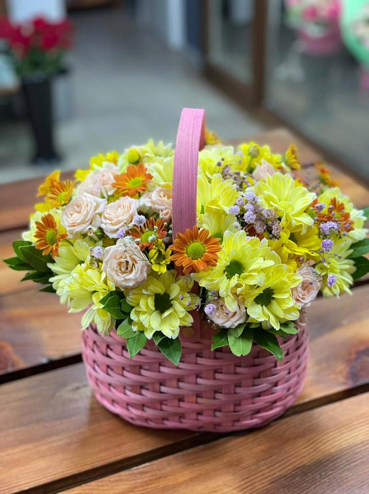 Цветочная композиция из Хризантемы и Розы в корзине в Фаустово