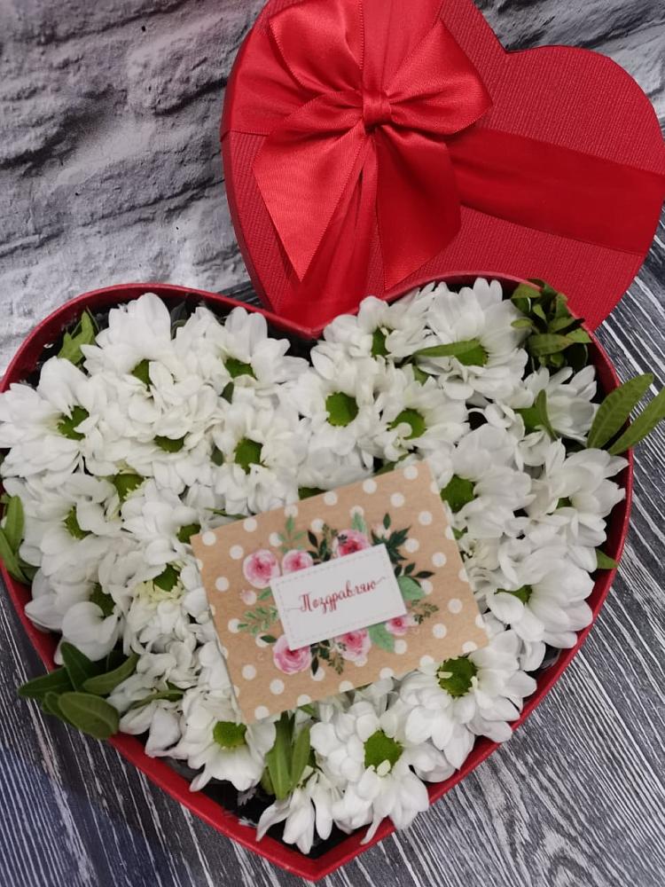 Цветочная композиция из Хризантемы в виде сердца в Фаустово