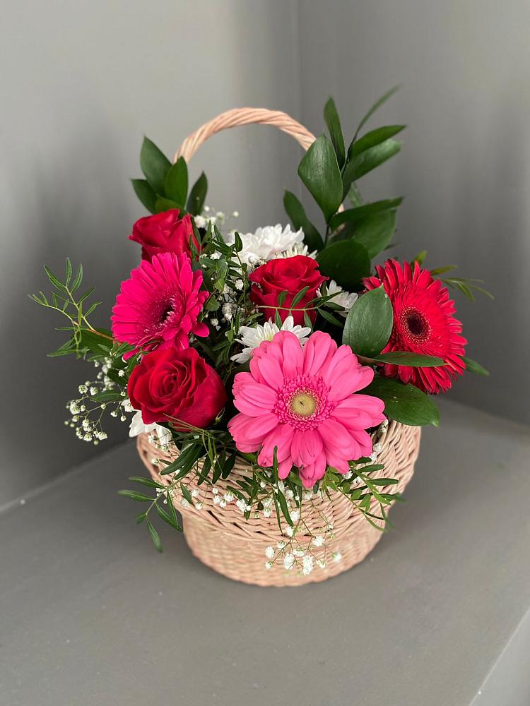 Цветочная композиция из Розы, Хризантемы и Герберы в корзине в Фаустово