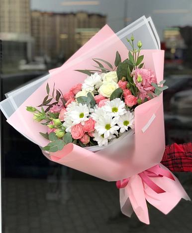 Букет цветов из: Розы, Лизиантусы и Хризантемы в Фаустово